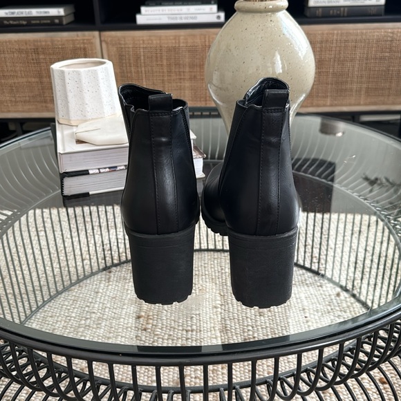 Dirty Laundry Lisbon Chelsea Boot, Size 8.5 - Picture 5 of 8